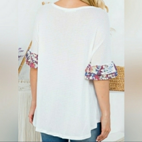 Lovely J Relaxed Fit V-neck Top W/ Ruffled Sleeves - Picture 4 of 5